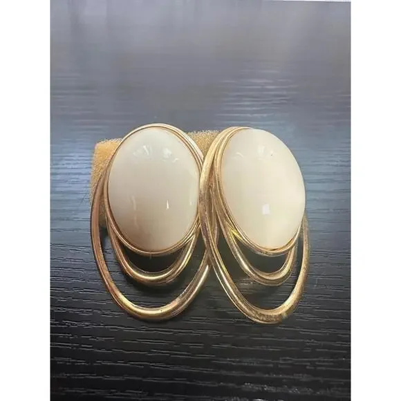 Vintage Gold & Ivory Clip-On Statement Earrings – Retro Oval Design - Picture 1 of 2